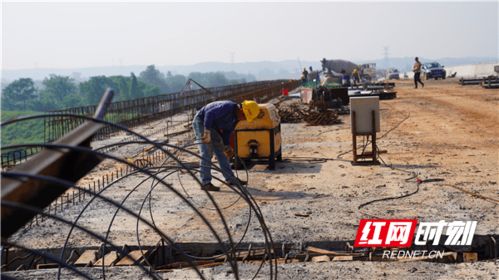 湘潭县天易示范区物流园市政工程ppp项目跨河桥工程主体基本完工