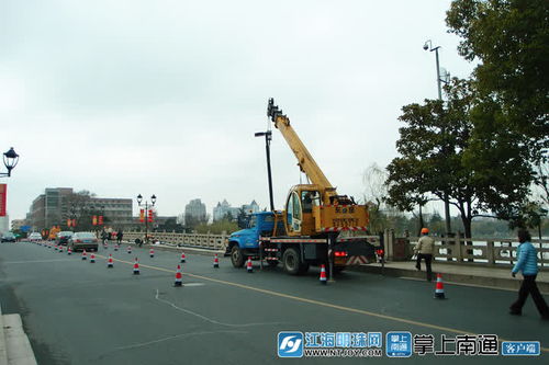 继续实施濠河整治提升工程 市市政和园林局更换北濠桥路灯